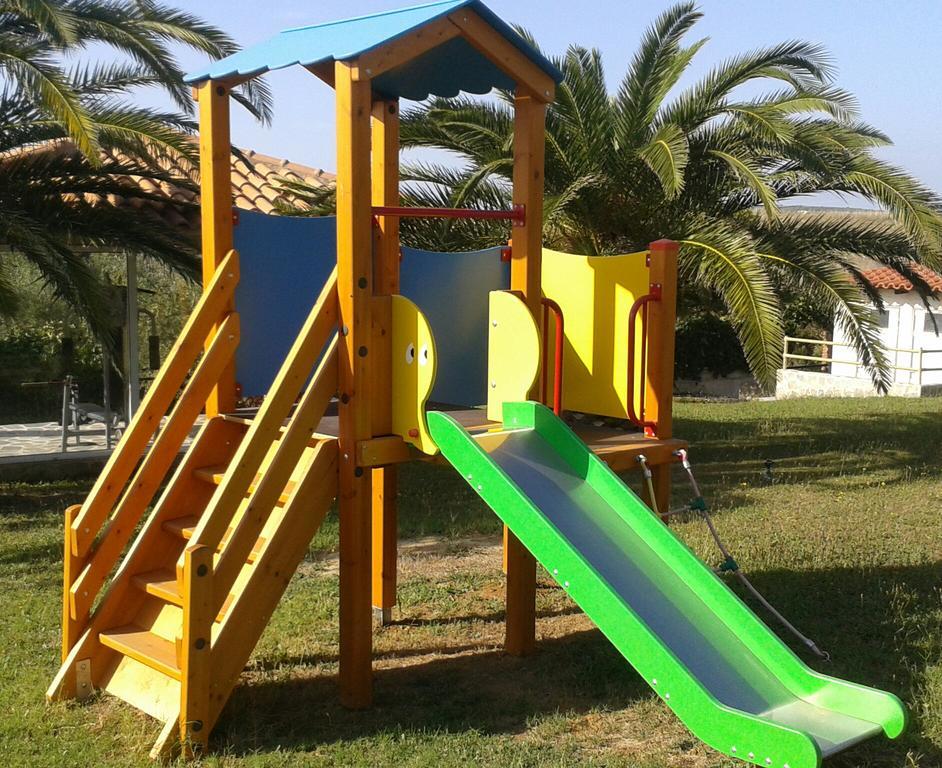 Helidonia Apartment Loutra Kyllinis Bagian luar foto