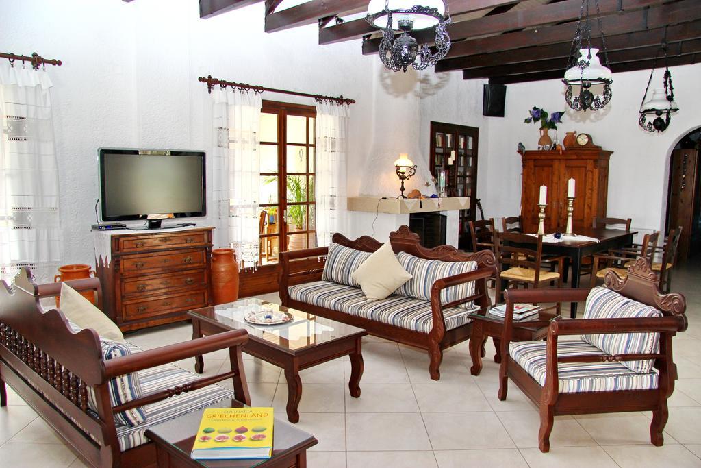 Helidonia Apartment Loutra Kyllinis Bagian luar foto